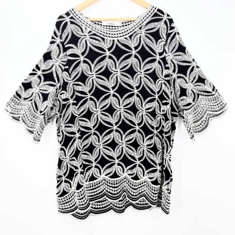 Solitaire Black White Embroidered Tunic Lace Top 1X Scalloped Bell Sleeve Boho